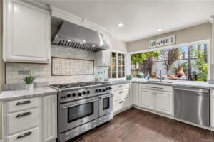 Chef's Dream Kitchen! Blur Star 8 burner stove with dbl ovens