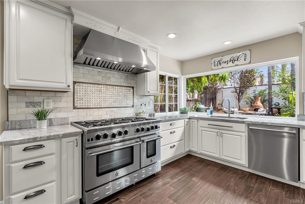 Chef's Dream Kitchen! Blur Star 8 burner stove with dbl ovens